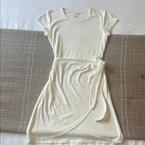 Wilfred White Sheath Mini Dress with Raglan Sleeves